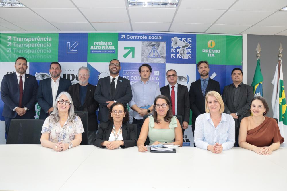 Capa da notícia: Guia para criação dos Conselhos de Defesa de Usuários é apresentado aos conselheiros de governança pública do Distrito Federal
